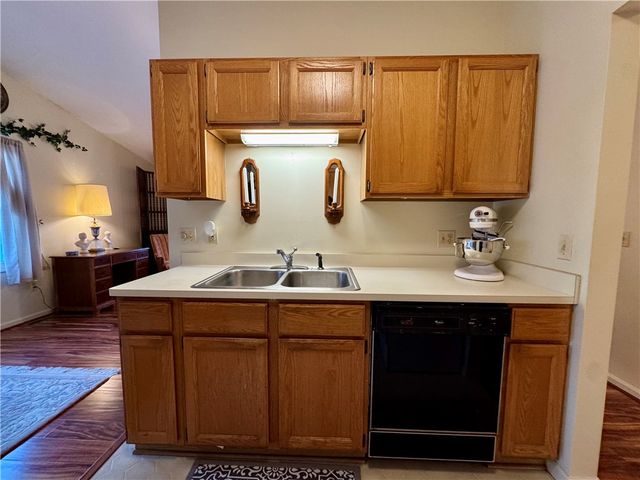 16 Flower Dale Cir, Greece, NY 14626