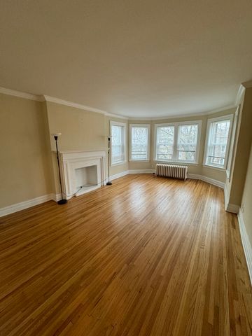 2221 W Arthur Avenue 3, Chicago, IL 60645