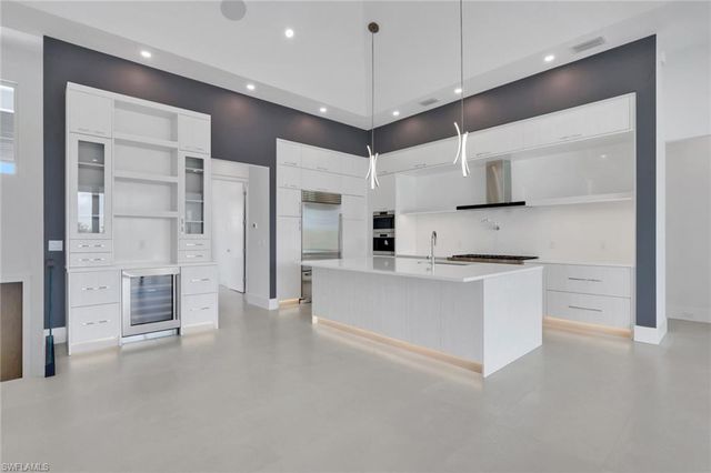 215 1st ST, Bonita Springs, FL 34134