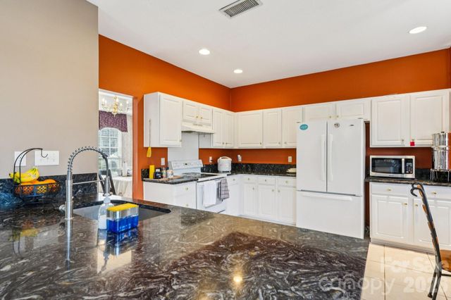 9533 Autumn Applause Drive, Charlotte, NC 28277