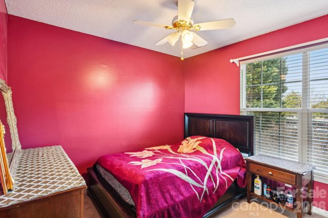 9533 Autumn Applause Drive, Charlotte, NC 28277