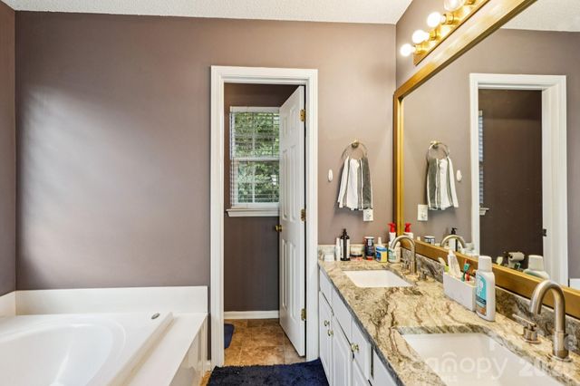 9533 Autumn Applause Drive, Charlotte, NC 28277