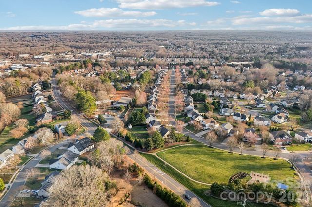 9533 Autumn Applause Drive, Charlotte, NC 28277