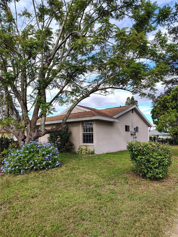 Image 3 of property listing at 4108 ABBOTSFORD STREET, North Port, FL 34287