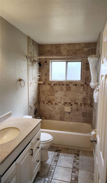 Image 23 of property listing at 4108 ABBOTSFORD STREET, North Port, FL 34287