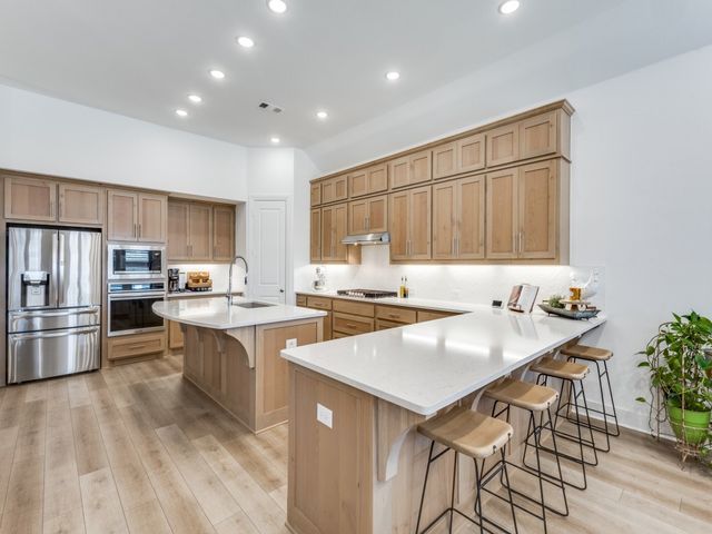 306 Hidden Creek Parkway, Van Alstyne, TX 75495