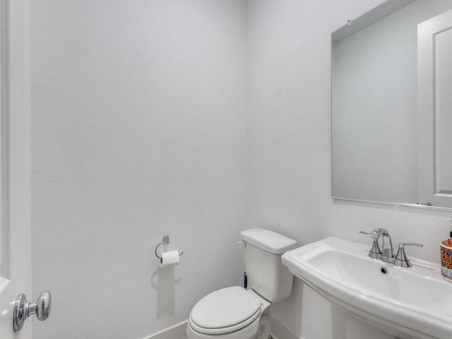 306 Hidden Creek Parkway, Van Alstyne, TX 75495