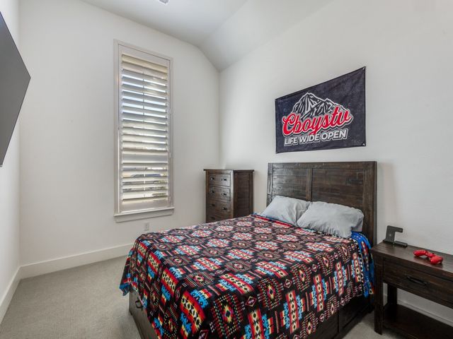 306 Hidden Creek Parkway, Van Alstyne, TX 75495