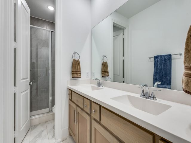 306 Hidden Creek Parkway, Van Alstyne, TX 75495