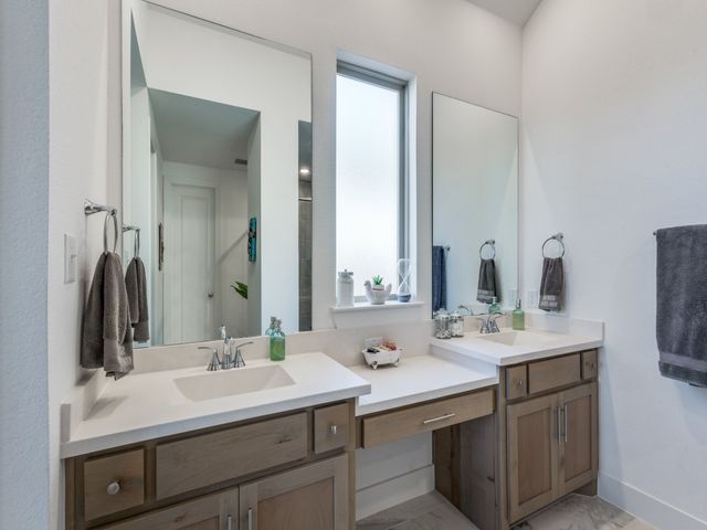 306 Hidden Creek Parkway, Van Alstyne, TX 75495