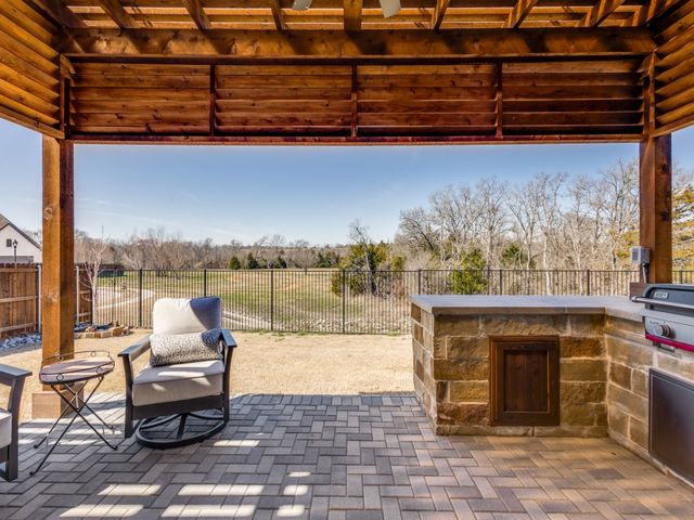 306 Hidden Creek Parkway, Van Alstyne, TX 75495