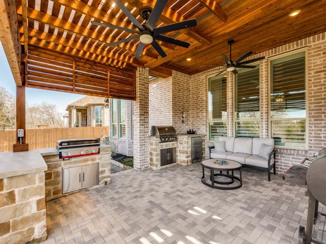 306 Hidden Creek Parkway, Van Alstyne, TX 75495