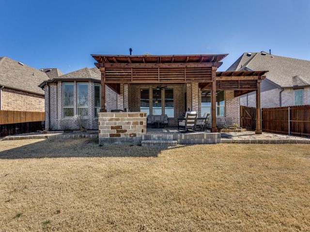 306 Hidden Creek Parkway, Van Alstyne, TX 75495