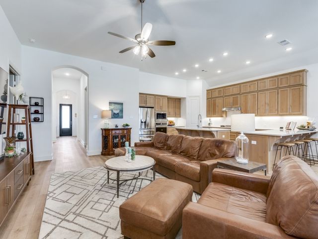 306 Hidden Creek Parkway, Van Alstyne, TX 75495