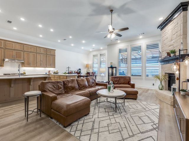 306 Hidden Creek Parkway, Van Alstyne, TX 75495