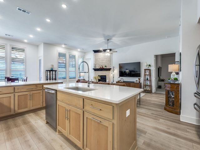 306 Hidden Creek Parkway, Van Alstyne, TX 75495