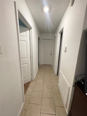 4118 Ebbtide Drive, Houston, TX 77045