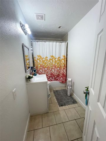4118 Ebbtide Drive, Houston, TX 77045