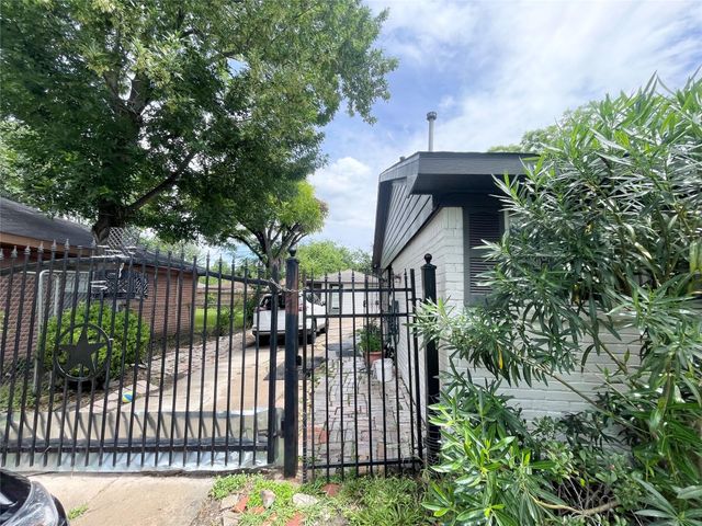 4118 Ebbtide Drive, Houston, TX 77045