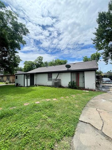 4118 Ebbtide Drive, Houston, TX 77045