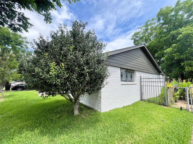 4118 Ebbtide Drive, Houston, TX 77045