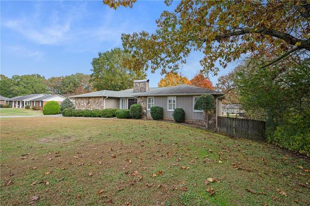 127 Windsor Drive, Calhoun, GA 30701