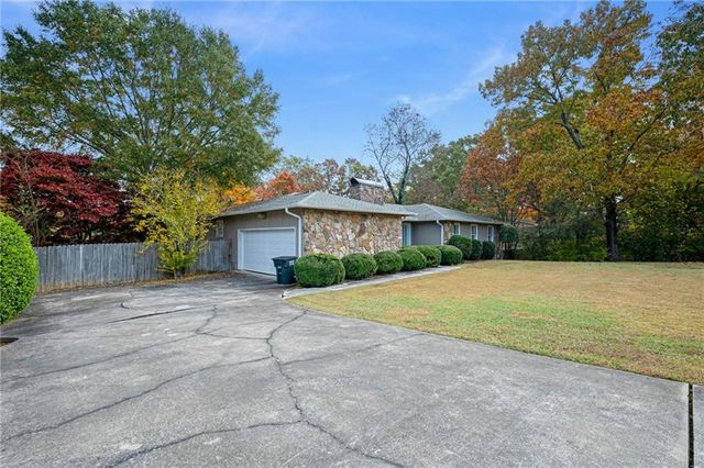 127 Windsor Drive, Calhoun, GA 30701
