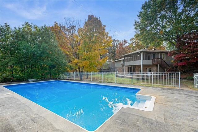 127 Windsor Drive, Calhoun, GA 30701