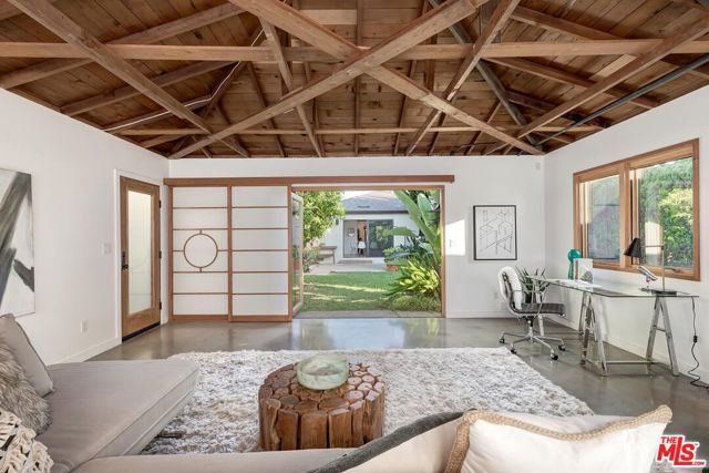 2211 Ashland Avenue, Santa Monica, CA 90405