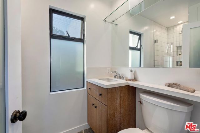 2211 Ashland Avenue, Santa Monica, CA 90405