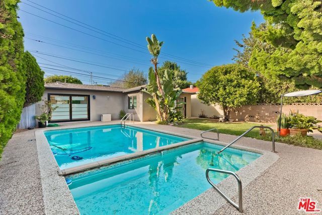 2211 Ashland Avenue, Santa Monica, CA 90405