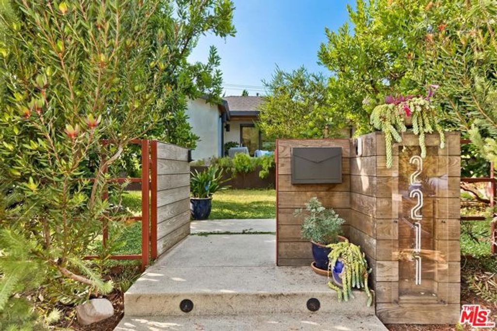2211 Ashland Avenue, Santa Monica, CA 90405