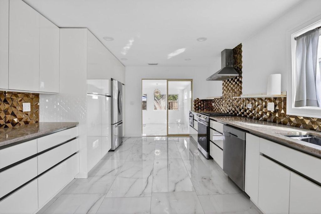 1323 Lincoln Street, Hollywood, FL 33019