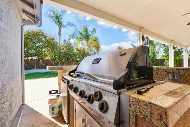 1692 Biarritz Ct, Tracy, CA 95304