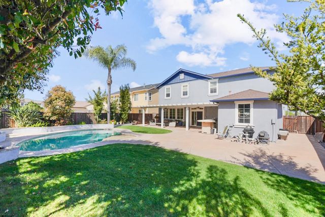 1692 Biarritz Ct, Tracy, CA 95304