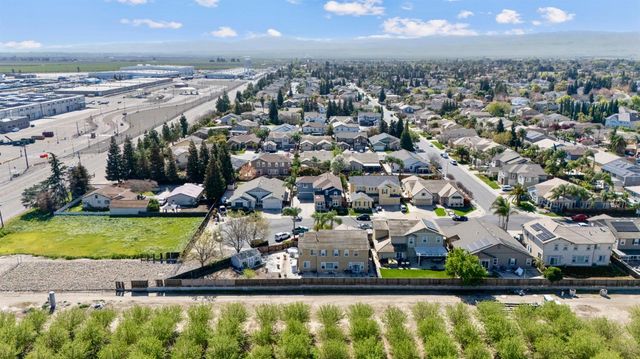 1692 Biarritz Ct, Tracy, CA 95304