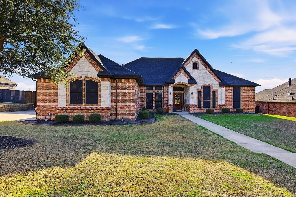 1616 Carriage Creek Drive, Desoto, TX 75115