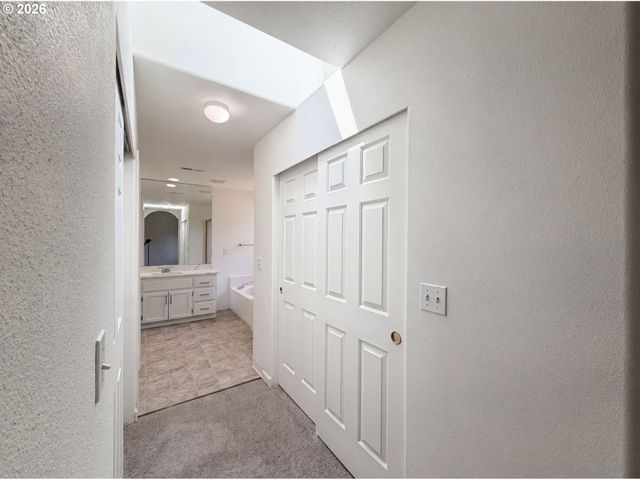 451 Nw YOSEMITE Ter, Beaverton, OR 97006