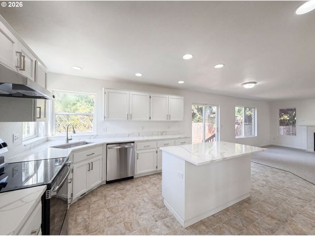 451 Nw YOSEMITE Ter, Beaverton, OR 97006