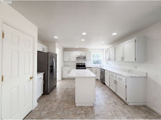 451 Nw YOSEMITE Ter, Beaverton, OR 97006