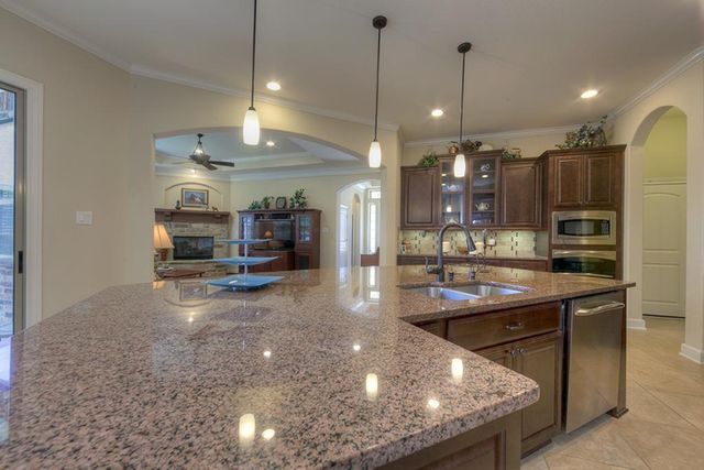 1516 Cafe Dumonde, Conroe, TX 77304