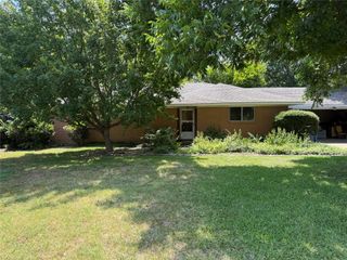 713 Hilltop Circle, Desoto, TX 75115