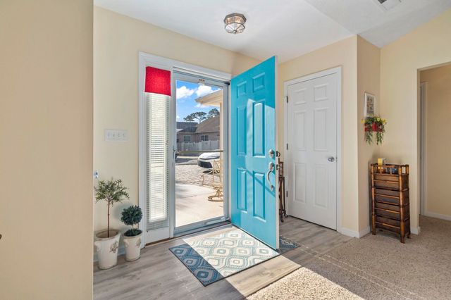 622 Persimmon Ln., North Myrtle Beach, SC 29582