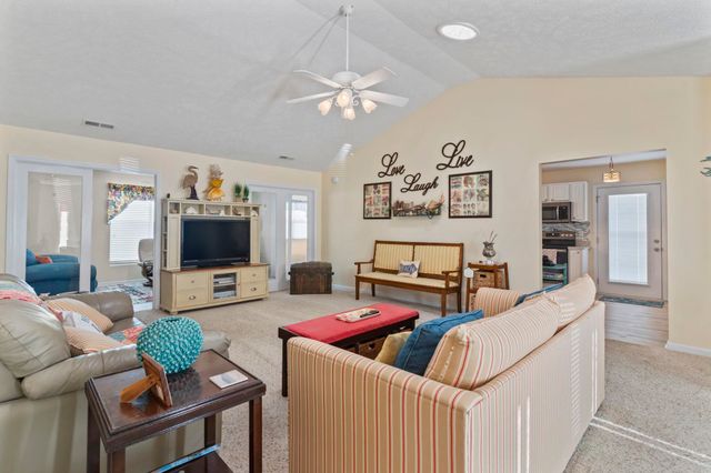 622 Persimmon Ln., North Myrtle Beach, SC 29582