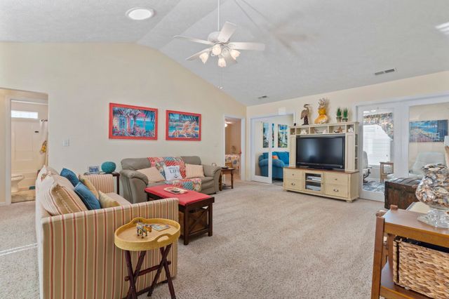 622 Persimmon Ln., North Myrtle Beach, SC 29582