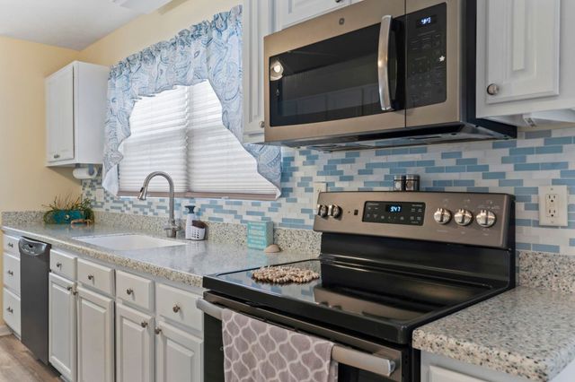 622 Persimmon Ln., North Myrtle Beach, SC 29582