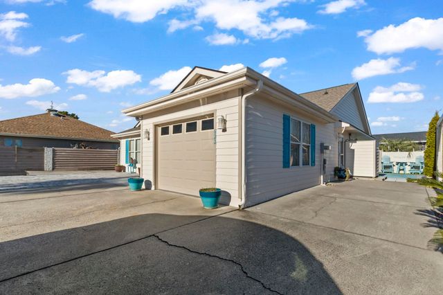 622 Persimmon Ln., North Myrtle Beach, SC 29582