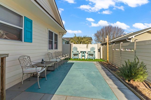 622 Persimmon Ln., North Myrtle Beach, SC 29582