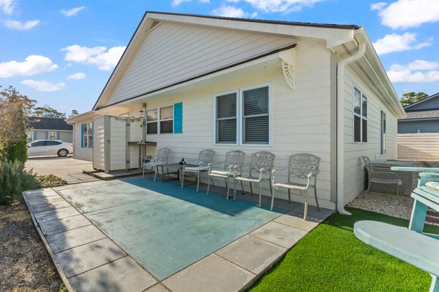 622 Persimmon Ln., North Myrtle Beach, SC 29582