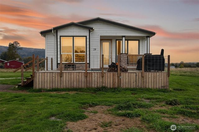 29 Little Island Lane, Cathlamet, WA 98612